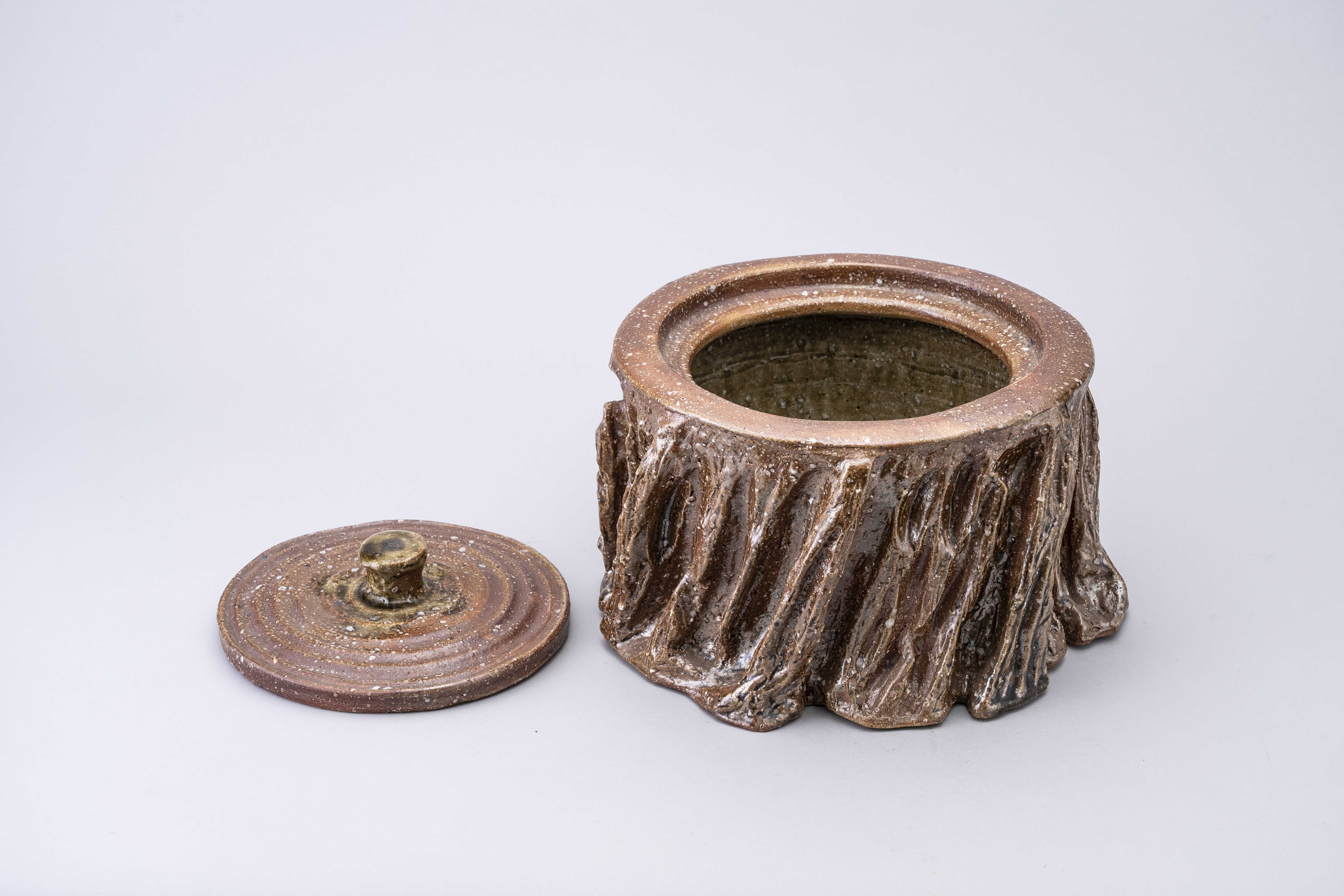 Handmade water jar – Shigaraki ware KAMA