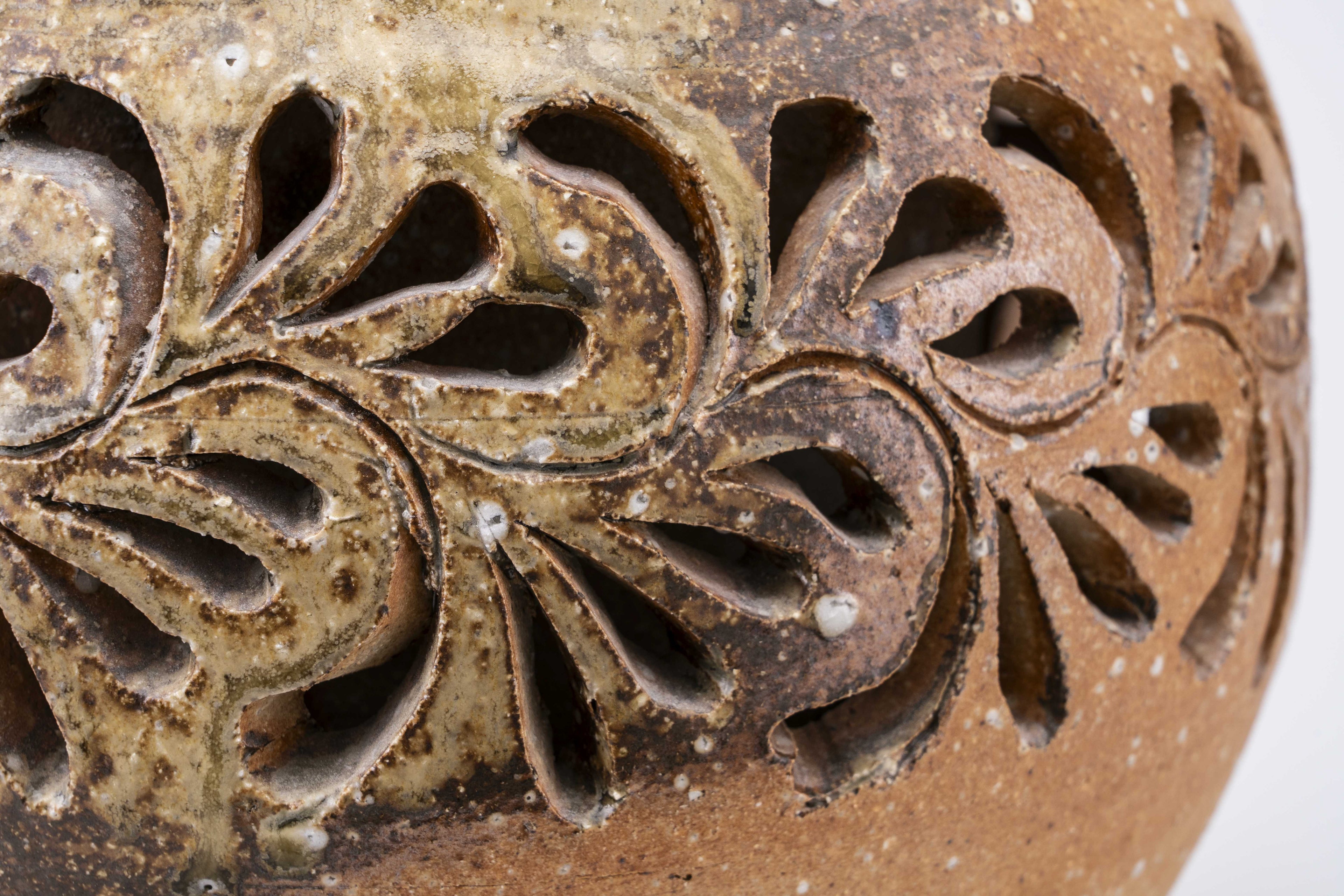 Mihō Mitoma Openwork Mizusashi