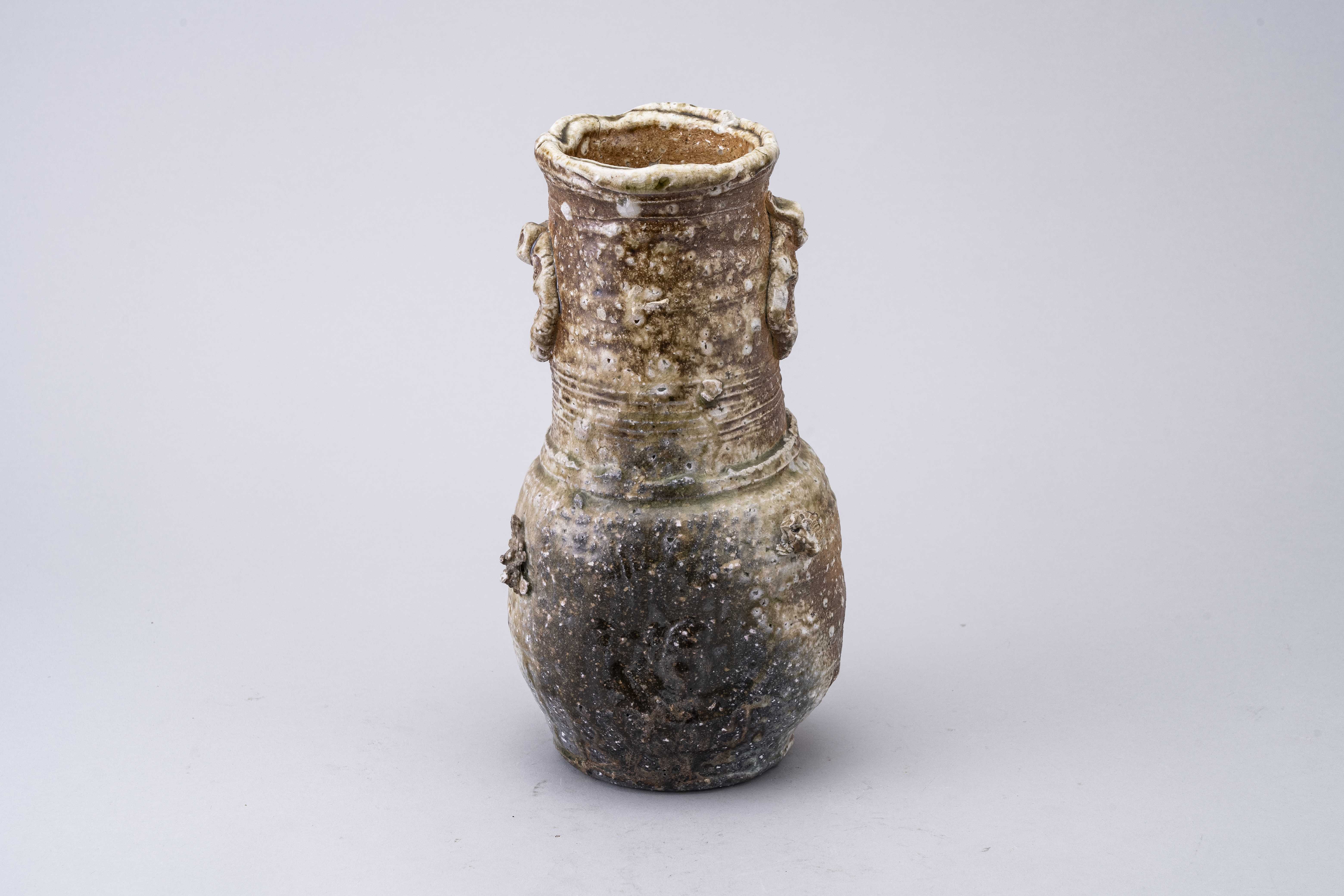 信楽焼 Shigaraki ware 花入 Vase 井村侊生 N14 Small handmade landscape vase – Shigaraki ware KAMA