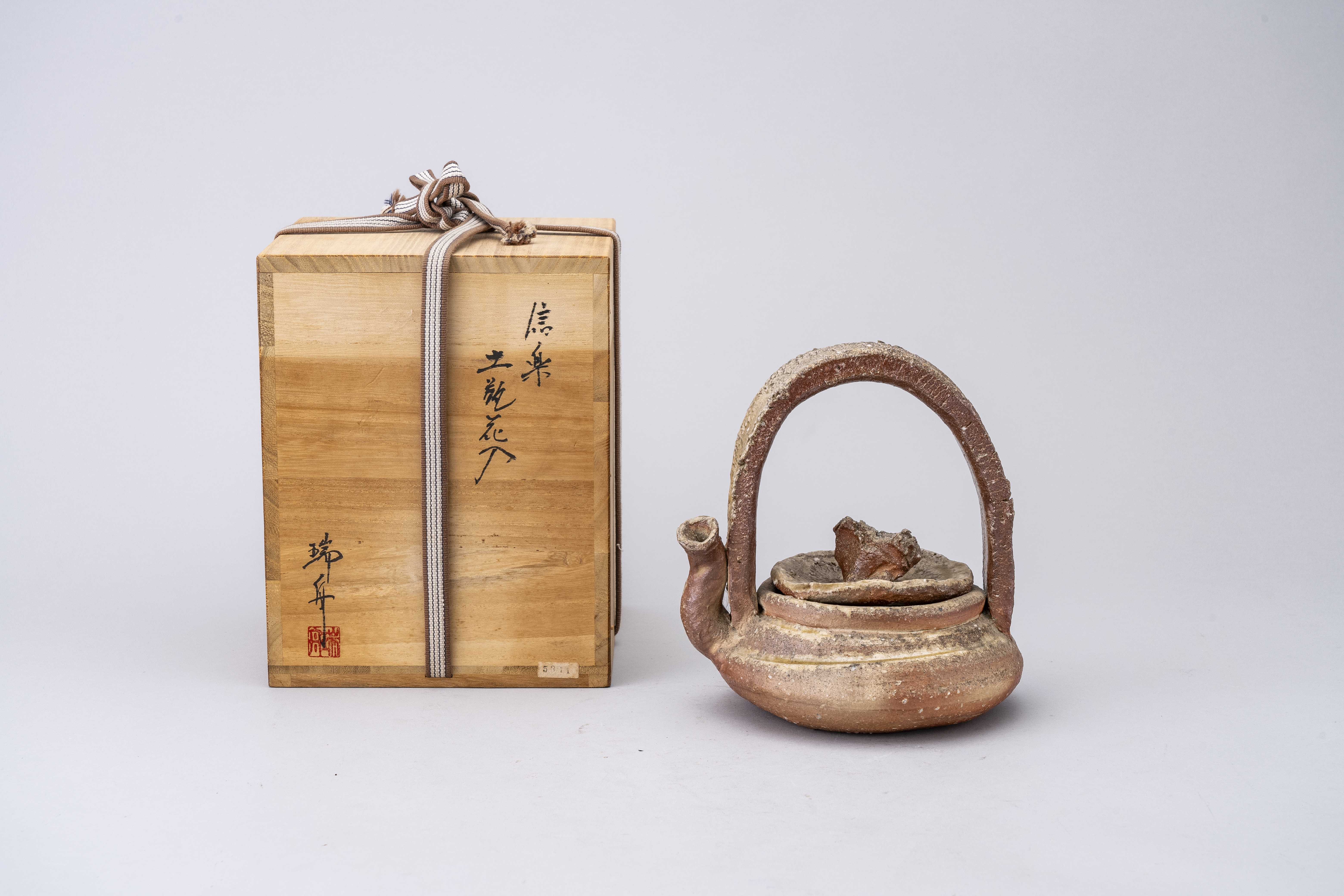 Work by Zuishū Nishio – Shigaraki ware KAMA