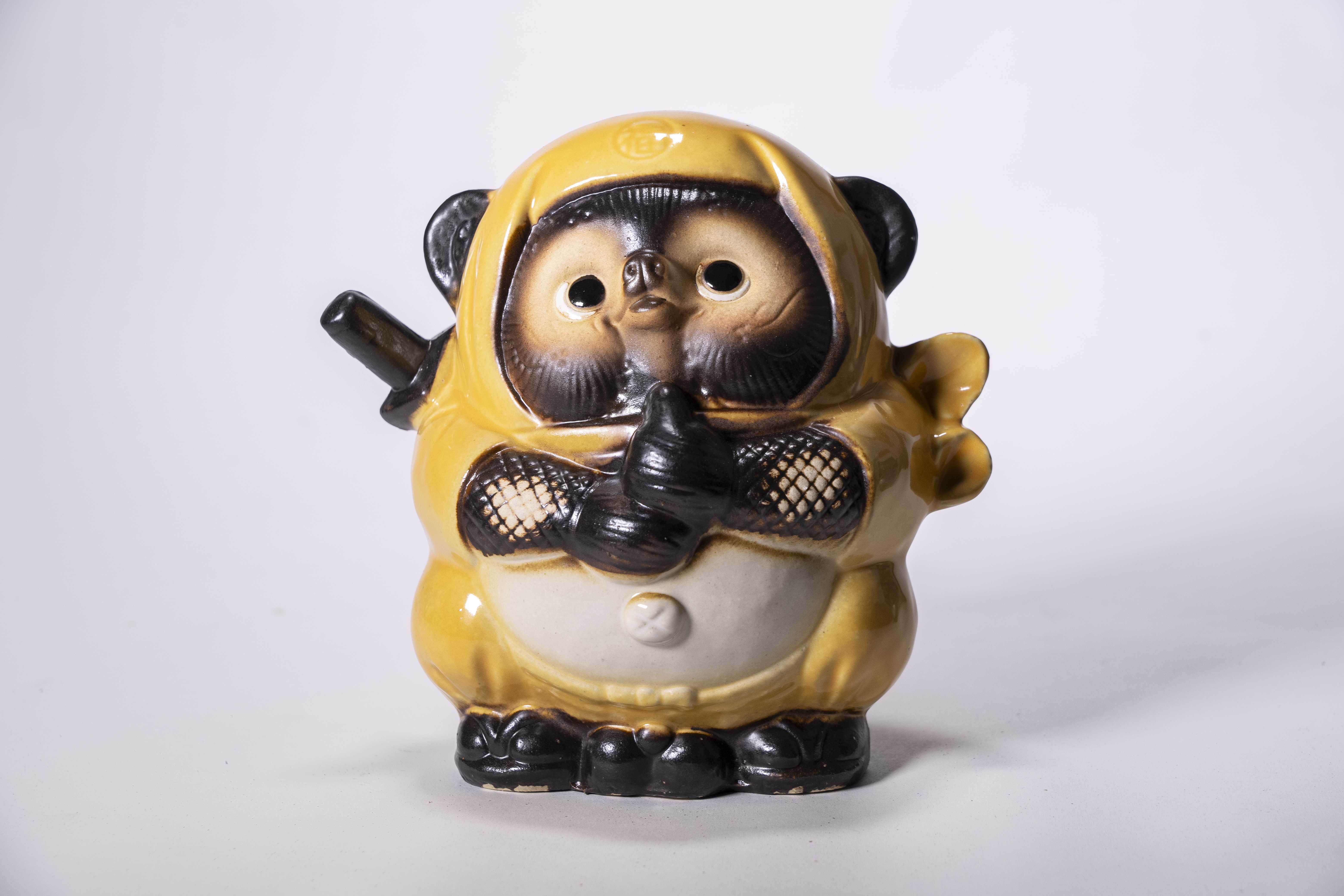 たぬき Ninja Tanuki “Doron” – Shigaraki ware KAMA
